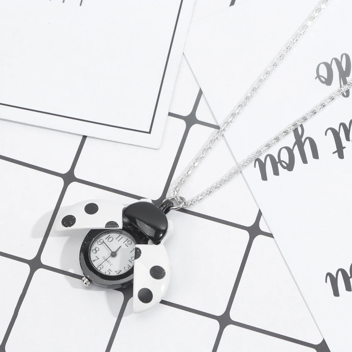 Retro Ladybug Pocket Watch Vintage Quartz Kids Watches Removable Chain Portable Alloy Timepiece Birthday Gift for Children Retro
Retro Ladybug Pocket Watch Vintage Quartz Kids Watches Removable Chain Portable Alloy Timepiece Birthday Gift for Children Retro