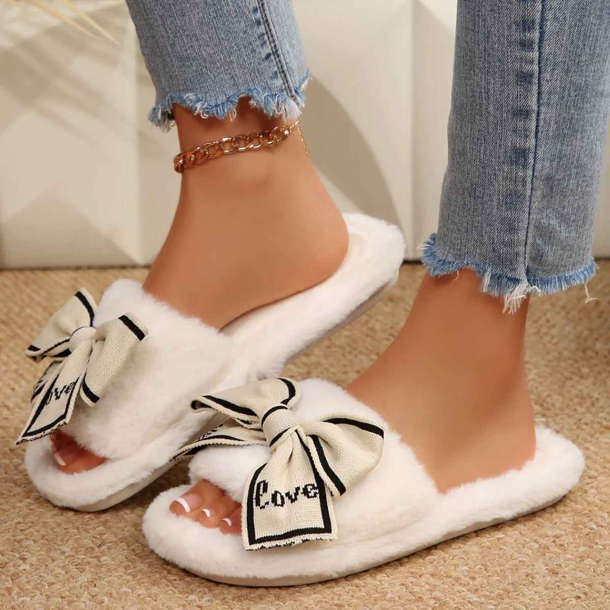 Fashion Winter Fluffy House Slippers Women Elegant Winter Bowknot Cotton Slippers Ladies Non Slip Flat Sole Fuzzy Plush Shoes
Fashion Winter Fluffy House Slippers Women Elegant Winter Bowknot Cotton Slippers Ladies Non Slip Flat Sole Fuzzy Plush Shoes