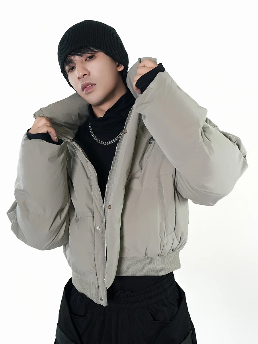 Зимняя утепленная хлопковая куртка с высоким воротником, унисекс, теплая, однотонная, с полиэстеровой подкладкой, на молнии, молодежная, модная.
Зимняя утепленная хлопковая куртка с высоким воротником, унисекс, теплая, однотонная, с полиэстеровой подкладкой, на молнии, молодежная, модная.