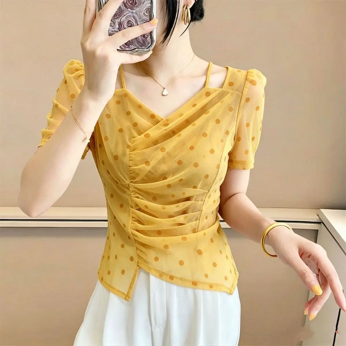 Retro Hong Kong Style Yellow Polka Dot V-neck Short Sleeve Women's Summer Slim Fit Waist Cinching Slimming Versatile Top
Retro Hong Kong Style Yellow Polka Dot V-neck Short Sleeve Women's Summer Slim Fit Waist Cinching Slimming Versatile Top