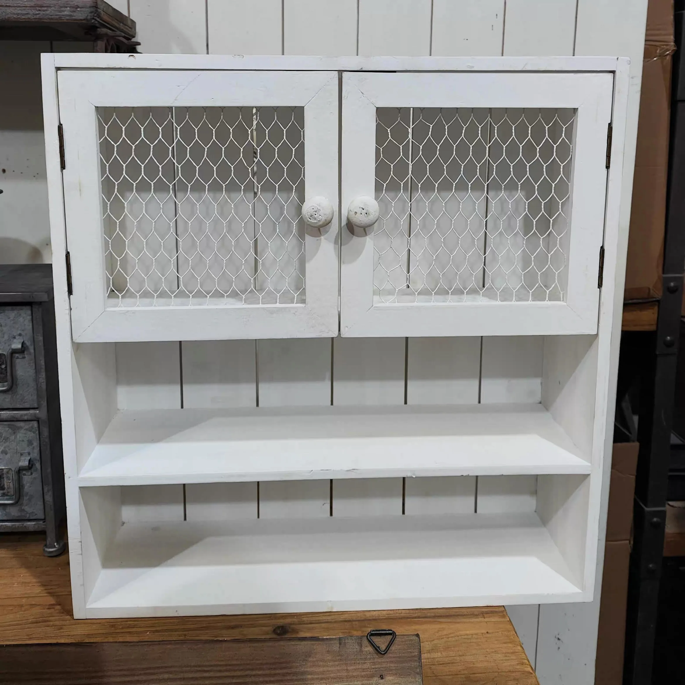 Rustic White Wall Mounted Cabinet with Chicken Wire Doors, Farmhouse Style Wooden Storage Shelf with Open Shelves, 50x53x15.5cm
Rustic White Wall Mounted Cabinet with Chicken Wire Doors, Farmhouse Style Wooden Storage Shelf with Open Shelves, 50x53x15.5cm