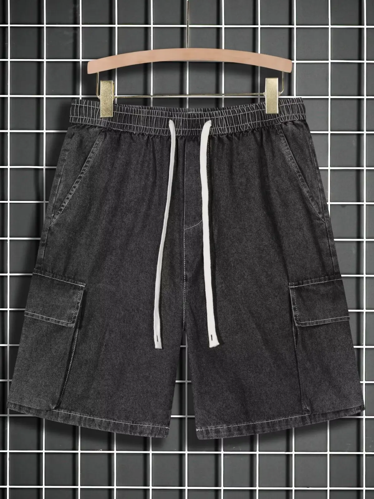 Летний повседневный комплект для мужчин: футболка и джинсы, молодежный стиль, прямые брюки-панталоны.
Летний повседневный комплект для мужчин: футболка и джинсы, молодежный стиль, прямые брюки-панталоны.