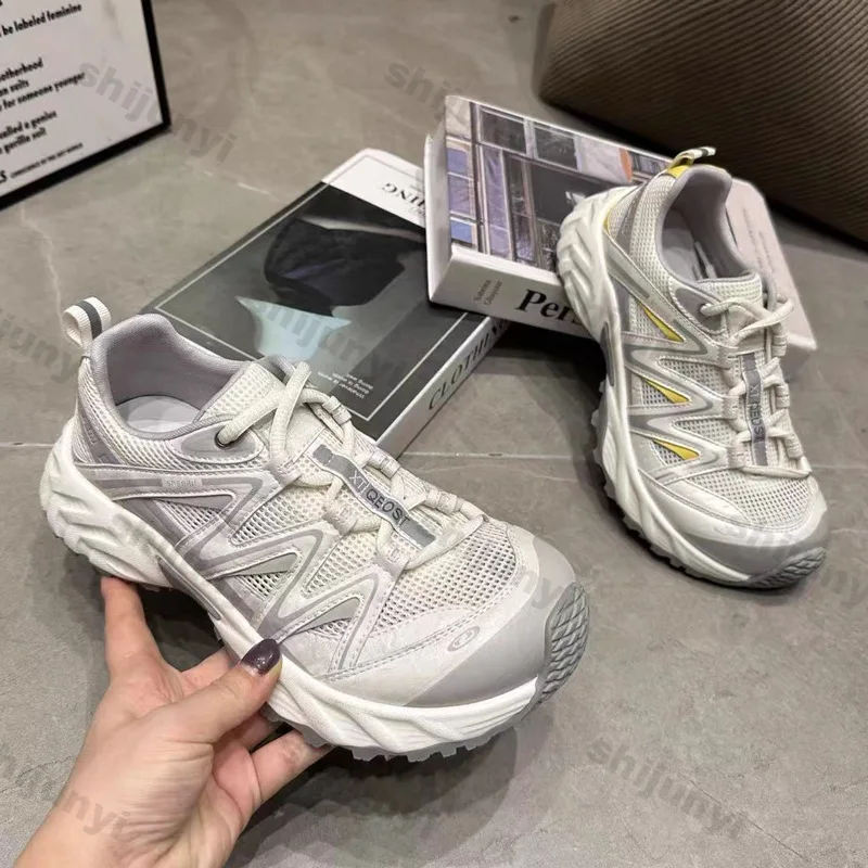 Женские кроссовки, лето 2025, дышащая сетчатая нескользящая спортивная обувь с круглым носком, удобная уличная модная вулканизированная обувь на шнуровке
Женские кроссовки, лето 2025, дышащая сетчатая нескользящая спортивная обувь с круглым носком, удобная уличная модная вулканизированная обувь на шнуровке