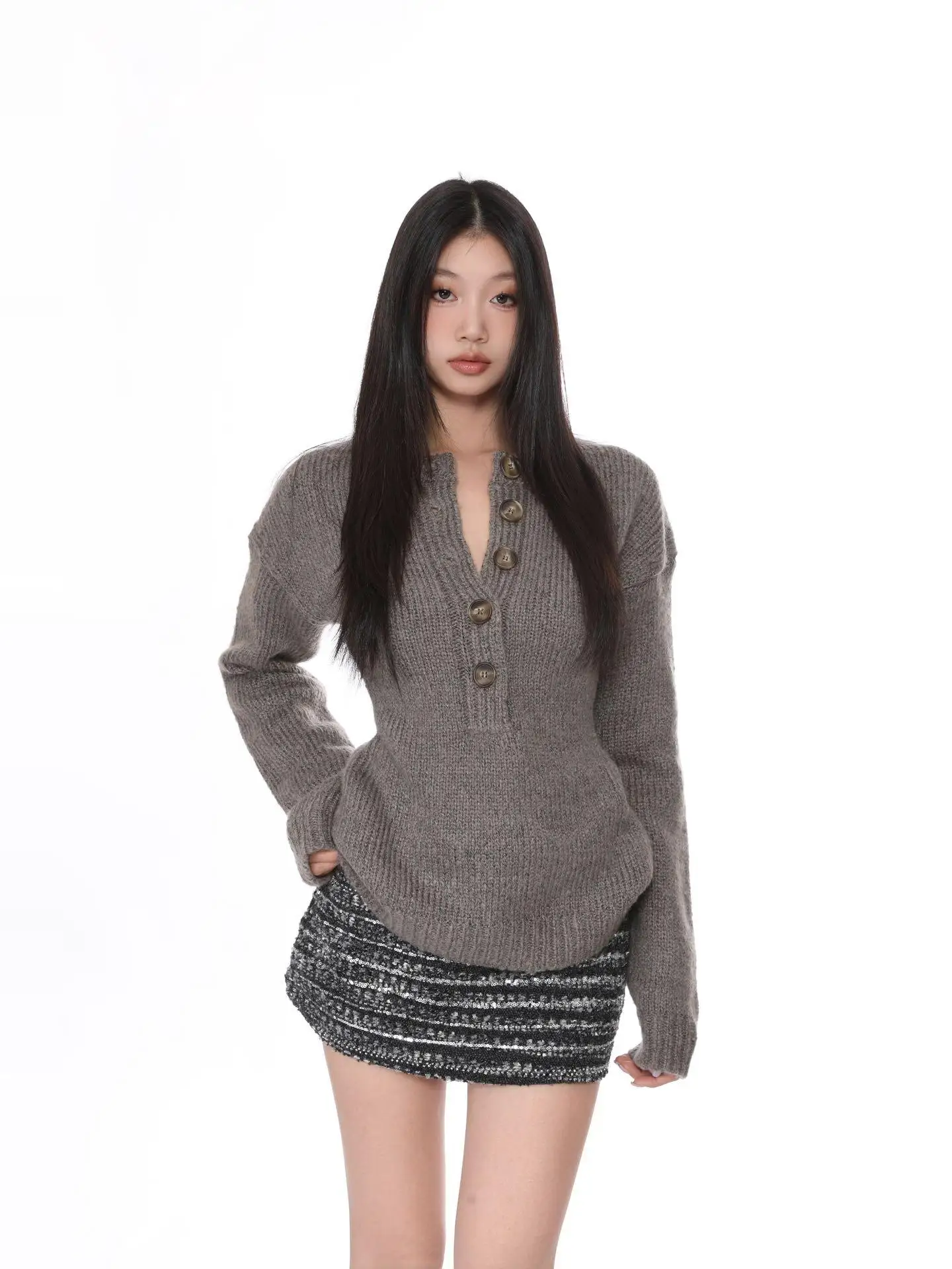 Женский свитер оверсайз Withmin: мягкий, уютный, вязаный, свободного кроя, с открытым воротником, универсальный топ для осени и зимы
Женский свитер оверсайз Withmin: мягкий, уютный, вязаный, свободного кроя, с открытым воротником, универсальный топ для осени и зимы