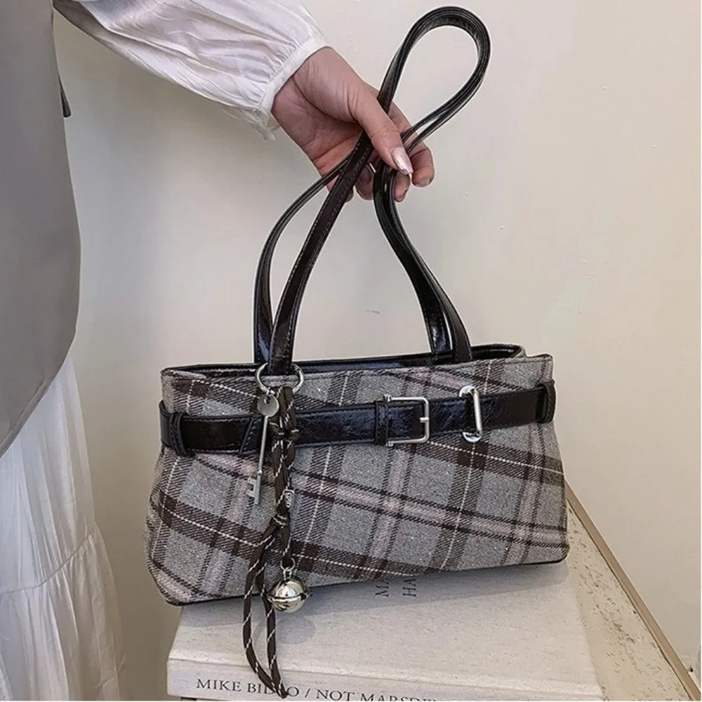 New Handbag Boho Shoulder Bag Bell Pendant Lightweight Tote Bag Plaid Underarm Bag Women
New Handbag Boho Shoulder Bag Bell Pendant Lightweight Tote Bag Plaid Underarm Bag Women