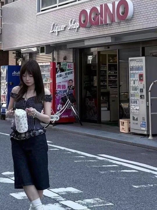 Ретро американский клетчатый одноплечий двусторонний сексуальный жилет irt женский летний универсальный пикантный сексуальный топ для похудения корейский сле
Ретро американский клетчатый одноплечий двусторонний сексуальный жилет irt женский летний универсальный пикантный сексуальный топ для похудения корейский сле