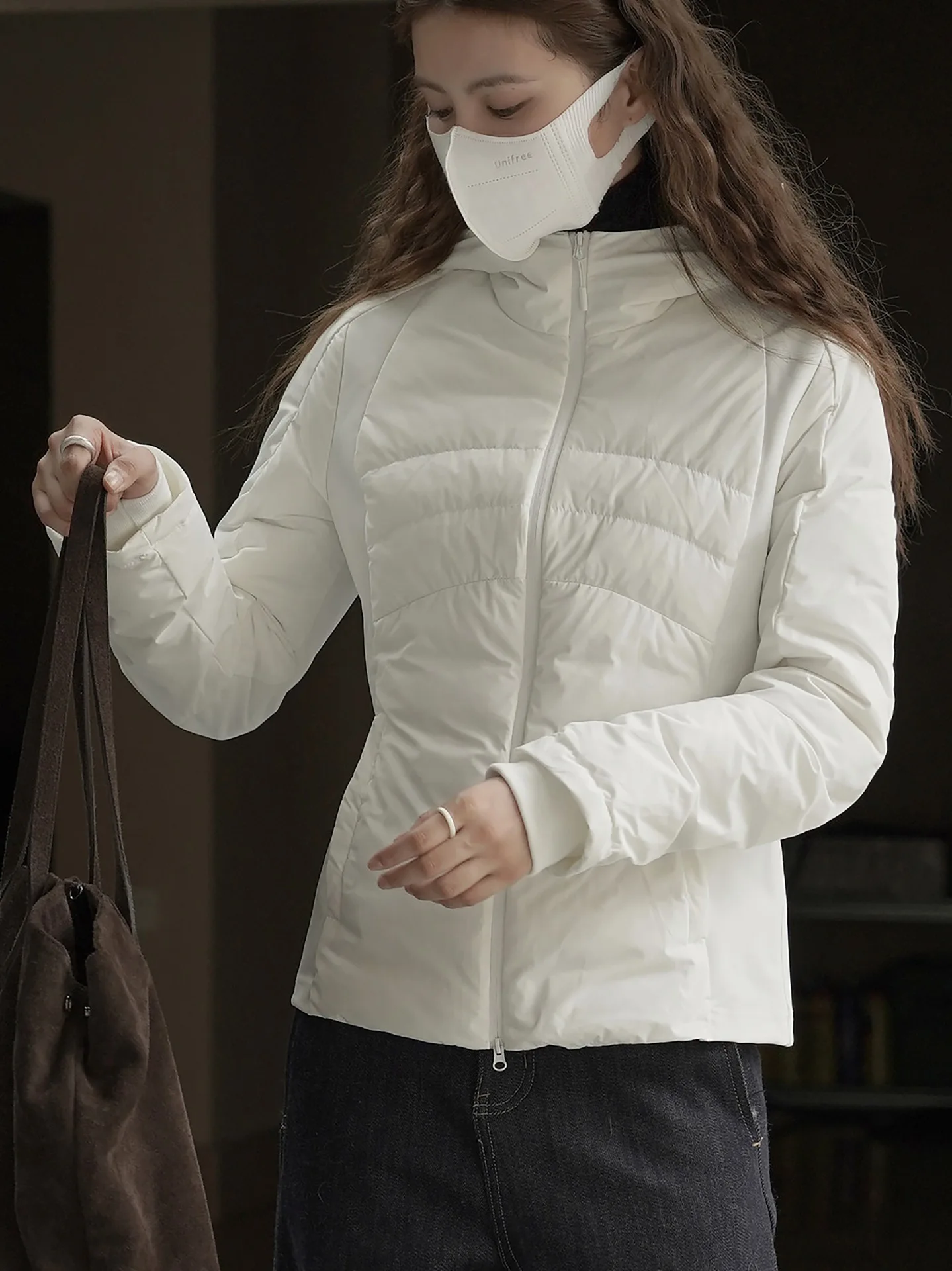Winter new Korean version simple style hooded down jacket, comfortable and warm jacket for women
Winter new Korean version simple style hooded down jacket, comfortable and warm jacket for women