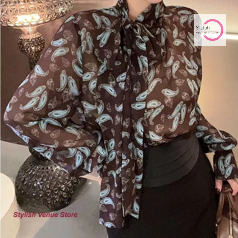 Korean version of printed temperament strap long sleeve T-shirt women's spring and autumn design sense ribbon shirt Joker top.
Korean version of printed temperament strap long sleeve T-shirt women's spring and autumn design sense ribbon shirt Joker top.