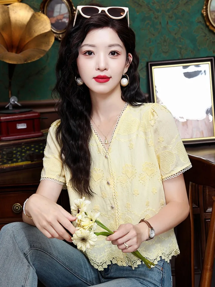 Elegant Lace Short Sleeve V-Neck Shirt Hollow out Unique Beautiful Summer Top Women's Fashionable Shirt Versatile Style
Elegant Lace Short Sleeve V-Neck Shirt Hollow out Unique Beautiful Summer Top Women's Fashionable Shirt Versatile Style