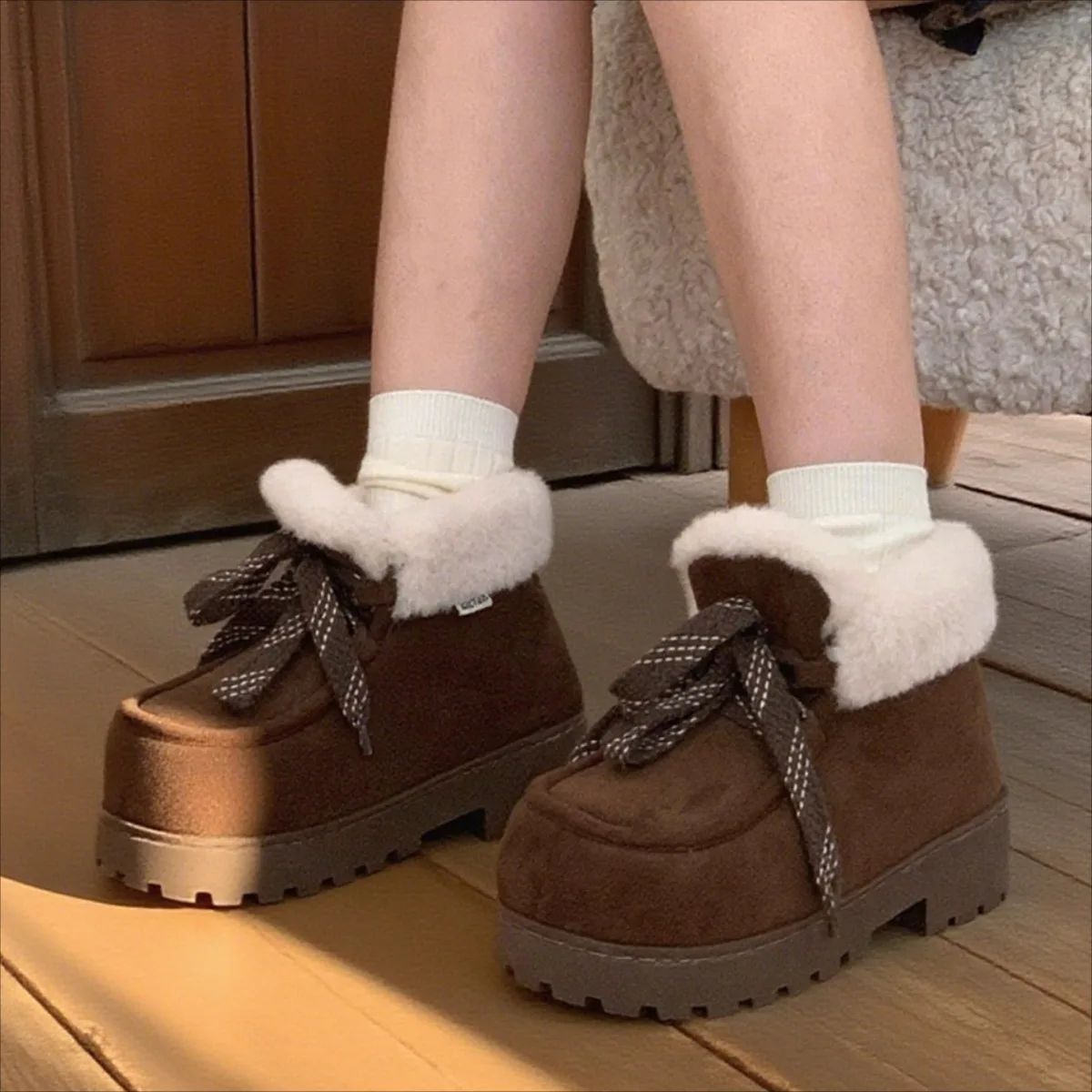 Зимние теплые зимние ботинки с меховым дизайном, сделай сам, декор на шнурках, модные женские полусапожки, нескользящие, удобные, новинка 2025 года, повседневные, уличные, элегантные
Зимние теплые зимние ботинки с меховым дизайном, сделай сам, декор на шнурках, модные женские полусапожки, нескользящие, удобные, новинка 2025 года, повседневные, уличные, элегантные