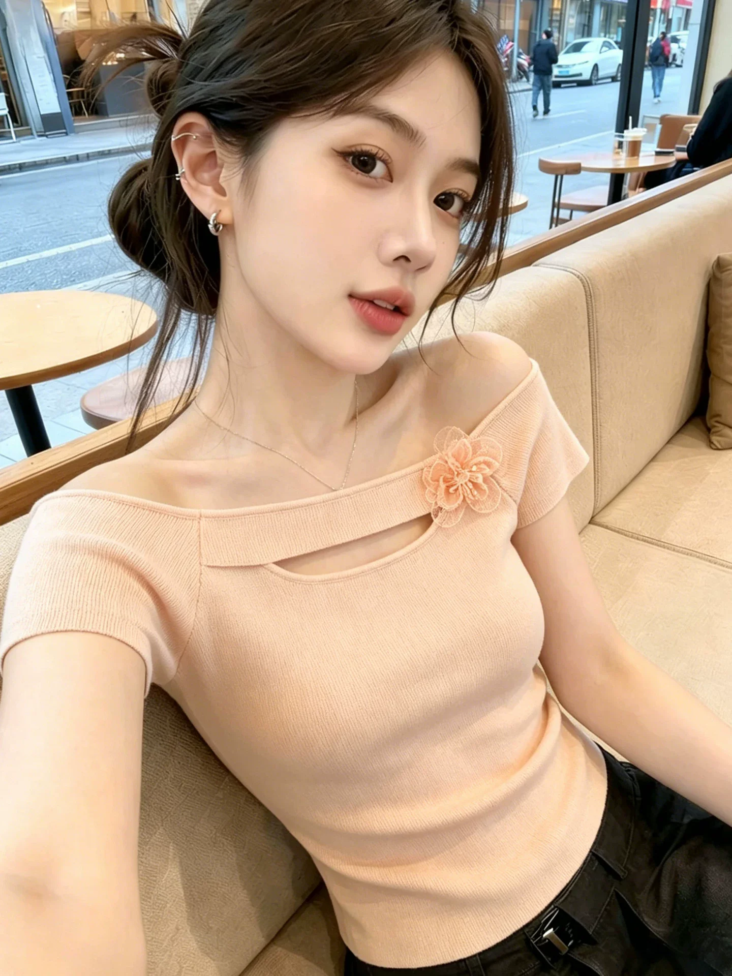 Sweet 3D Floral Hollow Short Sleeve Women's T-Shirt Slim Fit Beautiful Side Shoulder Exposure Small Top Korean Style Commute
Sweet 3D Floral Hollow Short Sleeve Women's T-Shirt Slim Fit Beautiful Side Shoulder Exposure Small Top Korean Style Commute