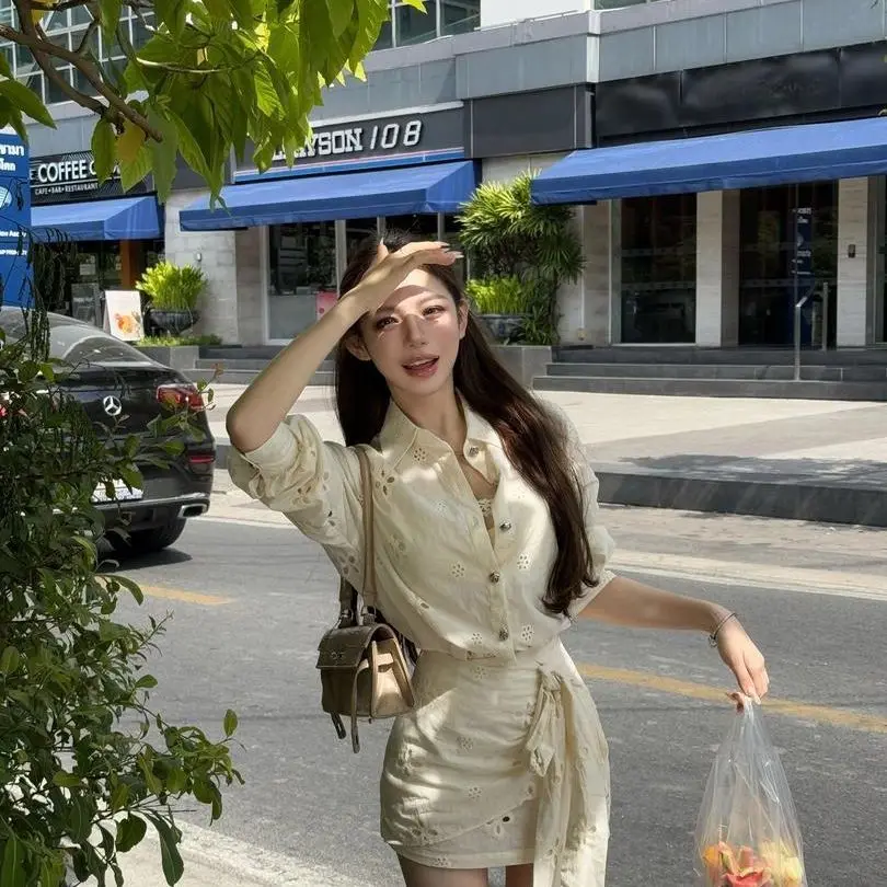 Ladies Two Piece Set Outfits Summer New French Elegant Style Temperature High-end Long-sleeved Shirt Top and Bow Button Pants
Ladies Two Piece Set Outfits Summer New French Elegant Style Temperature High-end Long-sleeved Shirt Top and Bow Button Pants