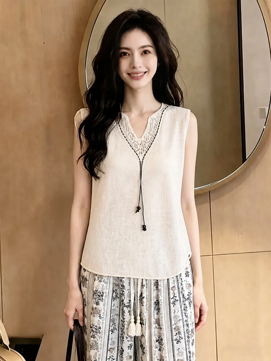 2026 Summer Hollow out Design Loose Commuter Women's Tank Top Korean Style Sleeveless V-Neck Silk Blend Fashionable Top
2026 Summer Hollow out Design Loose Commuter Women's Tank Top Korean Style Sleeveless V-Neck Silk Blend Fashionable Top