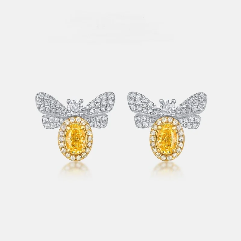 100% 925 Sterling Silver 13.5*12.2mm Stud Earrings For Women Cute Bee High Carbon Diamond Earrings Sparkling Fine Jewelry
100% 925 Sterling Silver 13.5*12.2mm Stud Earrings For Women Cute Bee High Carbon Diamond Earrings Sparkling Fine Jewelry