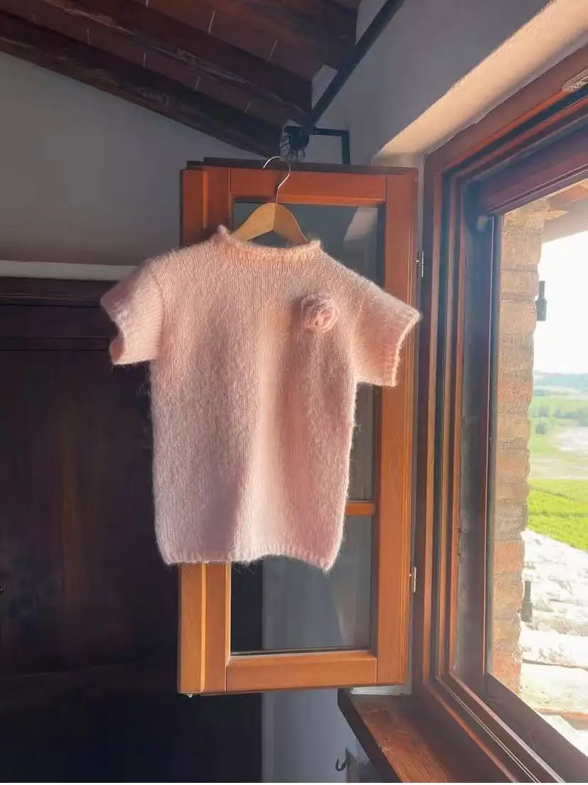 New versatile three-dimensional flower knitted short sleeved women's sweet and gentle temperament top with a Western style
New versatile three-dimensional flower knitted short sleeved women's sweet and gentle temperament top with a Western style