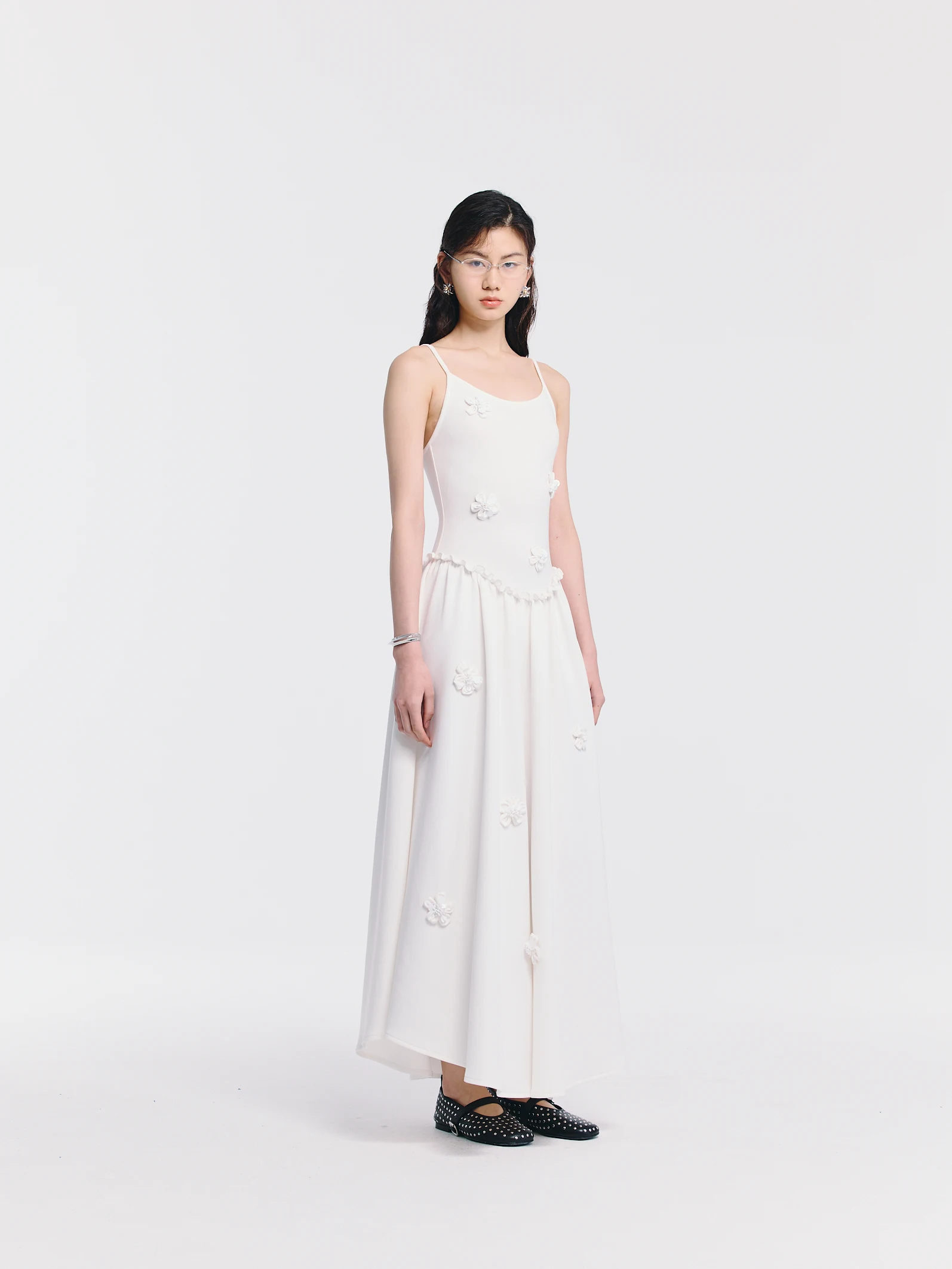 KotWai Ngai Spring Summer White Pure Cotton Handmade Floral Embroidery Belted Slim Fit Halter Dress Elegant High Waist Long S...
KotWai Ngai Spring Summer White Pure Cotton Handmade Floral Embroidery Belted Slim Fit Halter Dress Elegant High Waist Long S...