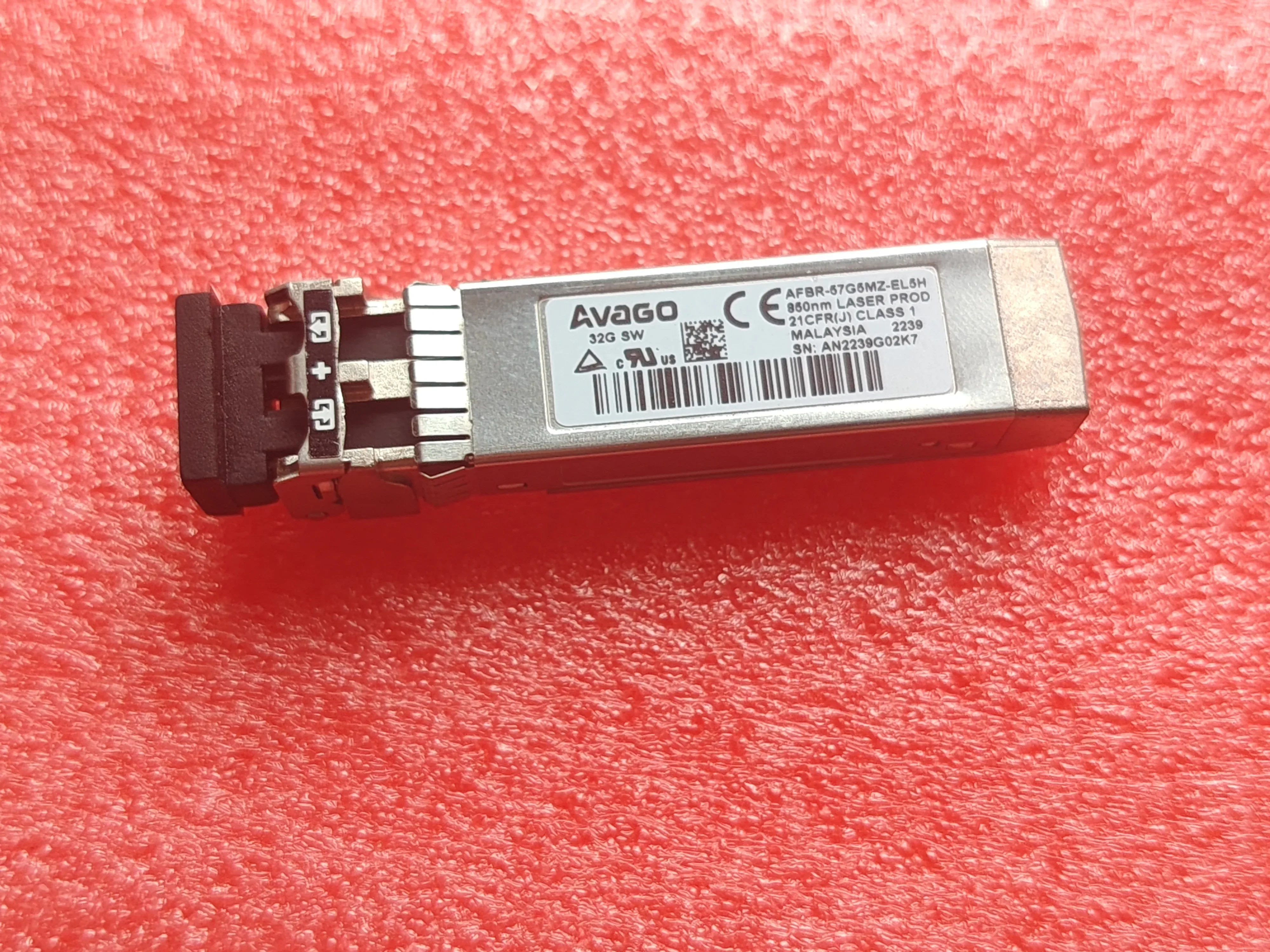 AFBR-57G5MZ-ELXH AFBR-57G5MZ-EL5H Avago 32g HBA SFP Transceiver 850NM SW 32GB Fibre Channel Module
AFBR-57G5MZ-ELXH AFBR-57G5MZ-EL5H Avago 32g HBA SFP Transceiver 850NM SW 32GB Fibre Channel Module