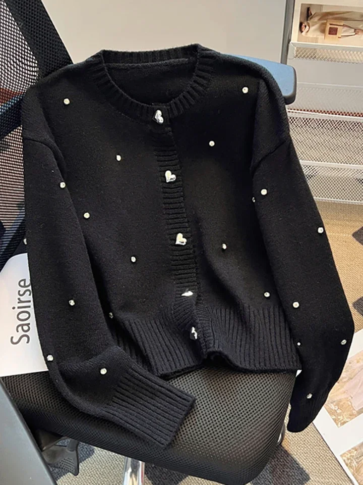 Свитер на пуговицах в форме сердца во французском стиле, женский весенне-осенний элегантный свободный вязаный кардиган с длинными рукавами и бусинами для ногтей, круглым вырезом 
Свитер на пуговицах в форме сердца во французском стиле, женский весенне-осенний элегантный свободный вязаный кардиган с длинными рукавами и бусинами для ногтей, круглым вырезом