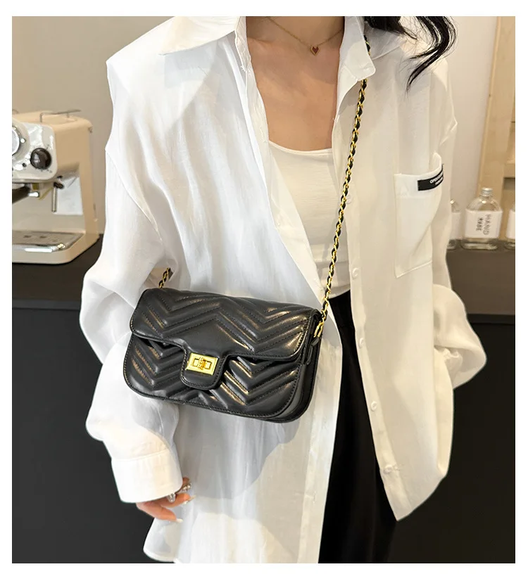 2025 Summer Women Quilted Mini Square Bag Chain Accent Korean Minimalist PU Crossbody Casual 
2025 Summer Women Quilted Mini Square Bag Chain Accent Korean Minimalist PU Crossbody Casual
