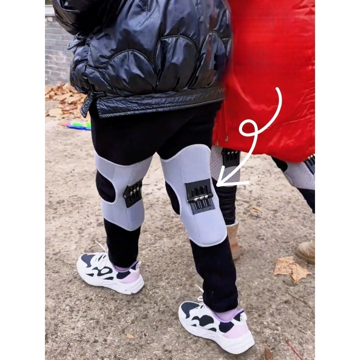 Knee assisted walking device for elderly people, knee joint and leg exoskeleton knee pads, mountain climbing and rehabilitation
Knee assisted walking device for elderly people, knee joint and leg exoskeleton knee pads, mountain climbing and rehabilitation