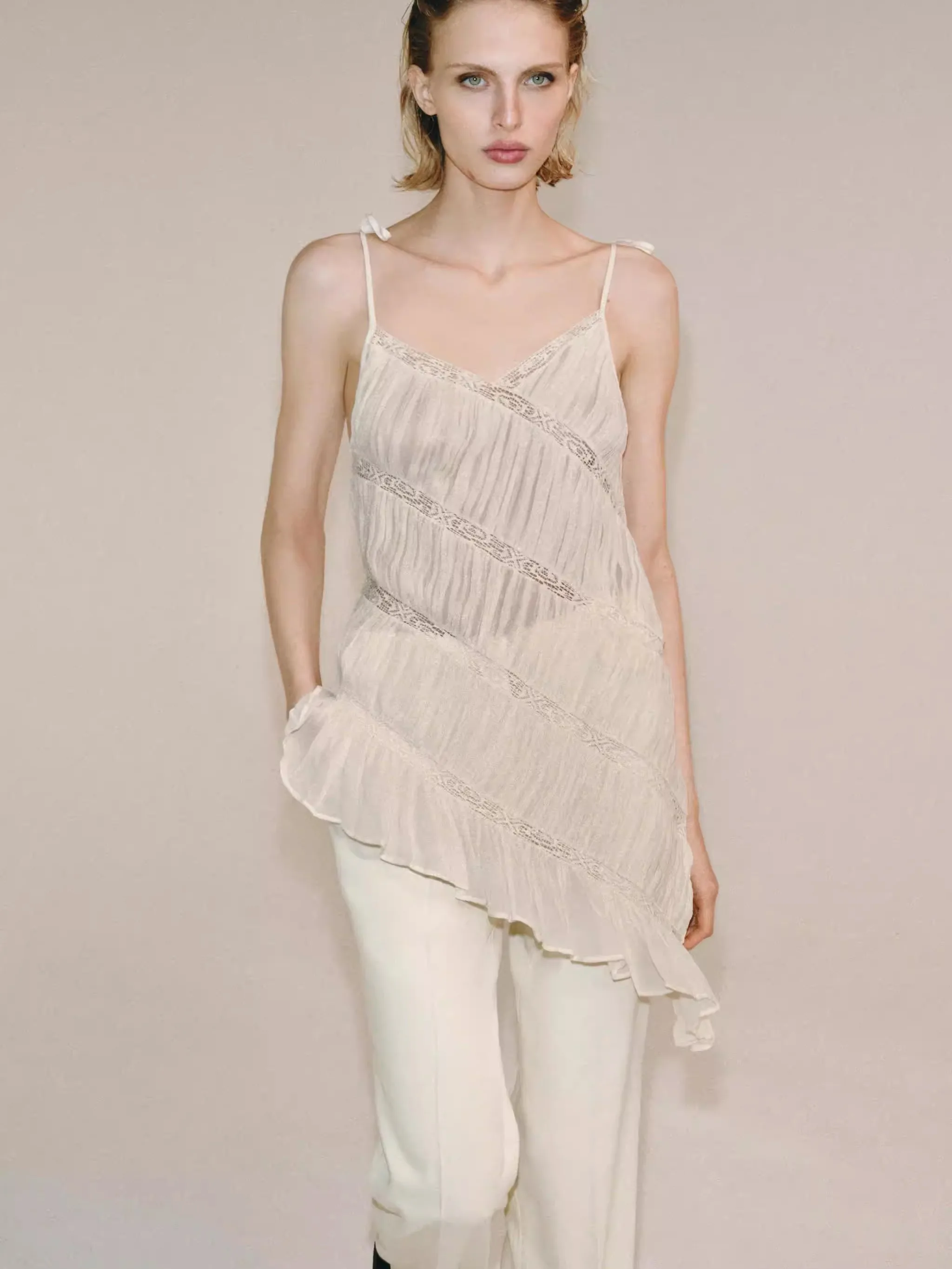 Sexy Asymmetrical V-Neck Pleated Women's Top New Arrival Summer Collection Elegant Fashionable Trendy Stage Costume
Sexy Asymmetrical V-Neck Pleated Women's Top New Arrival Summer Collection Elegant Fashionable Trendy Stage Costume