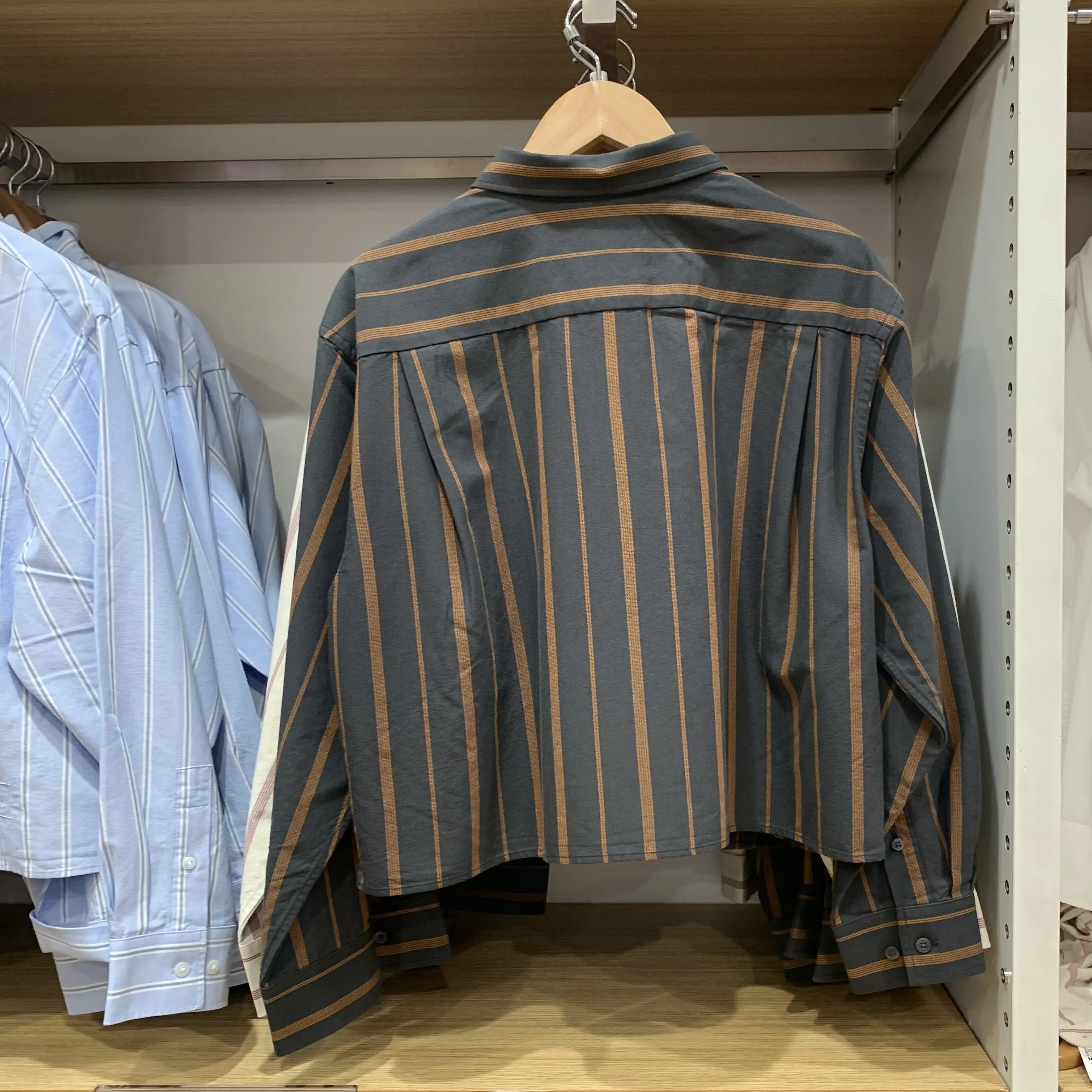 Autumnal Ox Cloth Boxy Striped Couple's Long Sve irt Single Button Casual Sle Cotton Deformable Regular Fit irt
Autumnal Ox Cloth Boxy Striped Couple's Long Sve irt Single Button Casual Sle Cotton Deformable Regular Fit irt