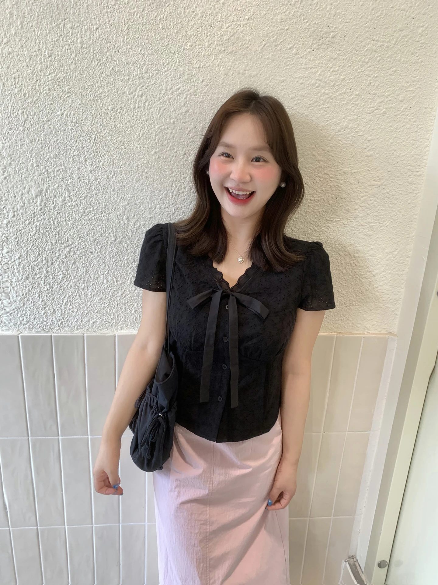 Белая женская летняя хлопковая блузка с коротким рукавом, вырезами и цветочным узором, больших размеров, в корейском стиле, для повседневной носки
Белая женская летняя хлопковая блузка с коротким рукавом, вырезами и цветочным узором, больших размеров, в корейском стиле, для повседневной носки