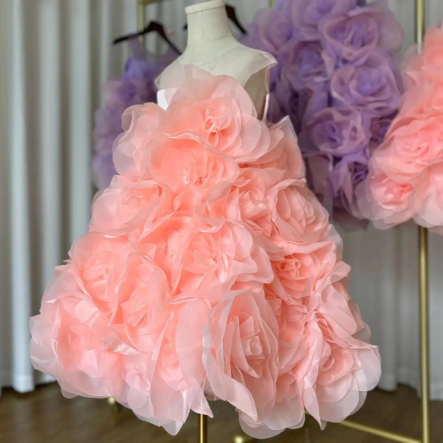 Customized Flower Girl Dress for Wedding Tiered High Waist Sleeveless Floor Length Elegant Kids Birthday First Communion Gown
Customized Flower Girl Dress for Wedding Tiered High Waist Sleeveless Floor Length Elegant Kids Birthday First Communion Gown