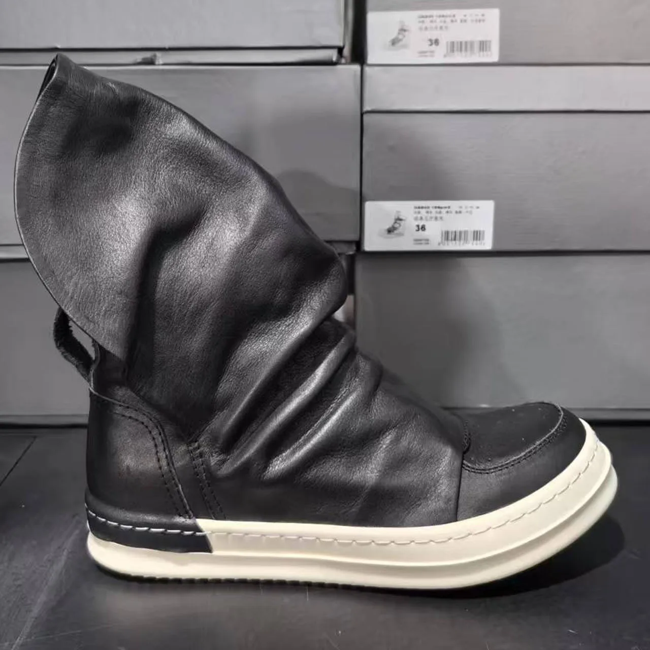 Casual Women Platform Sneakers Men's High Top Shoes Leather Luxury Street Wear Autumn Black White Brand Designer Shoes
Casual Women Platform Sneakers Men's High Top Shoes Leather Luxury Street Wear Autumn Black White Brand Designer Shoes