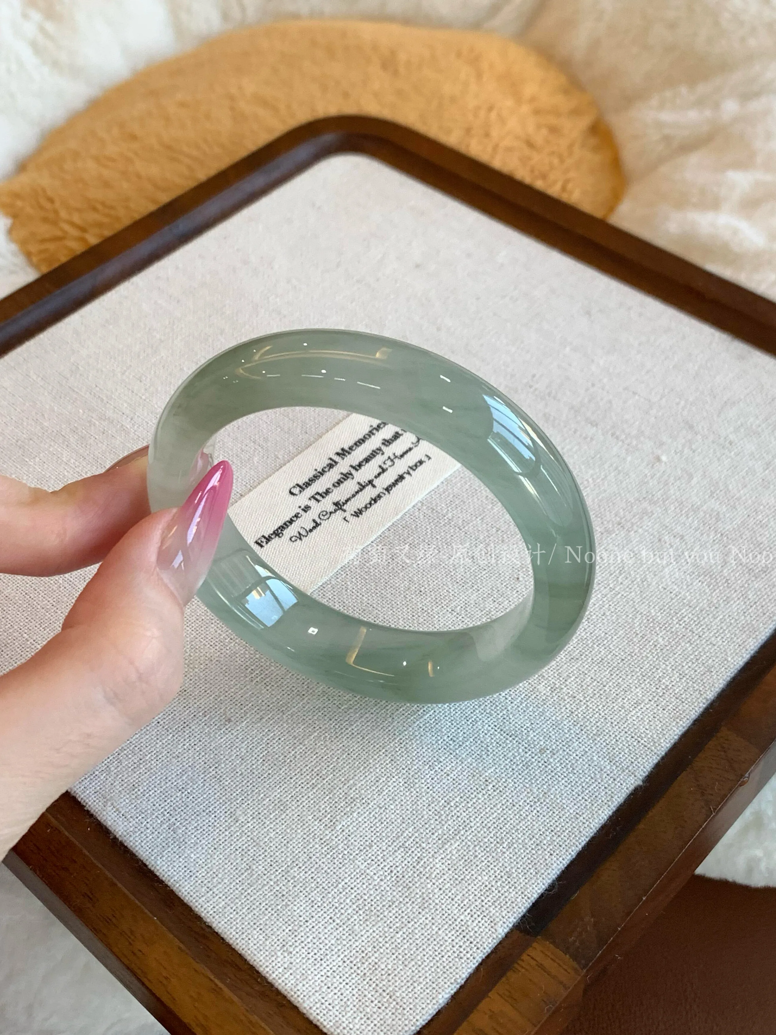 Pure natural Tianshan Cui bracelet ice type Xinjiang gold silk jade bracelet women's model
Pure natural Tianshan Cui bracelet ice type Xinjiang gold silk jade bracelet women's model