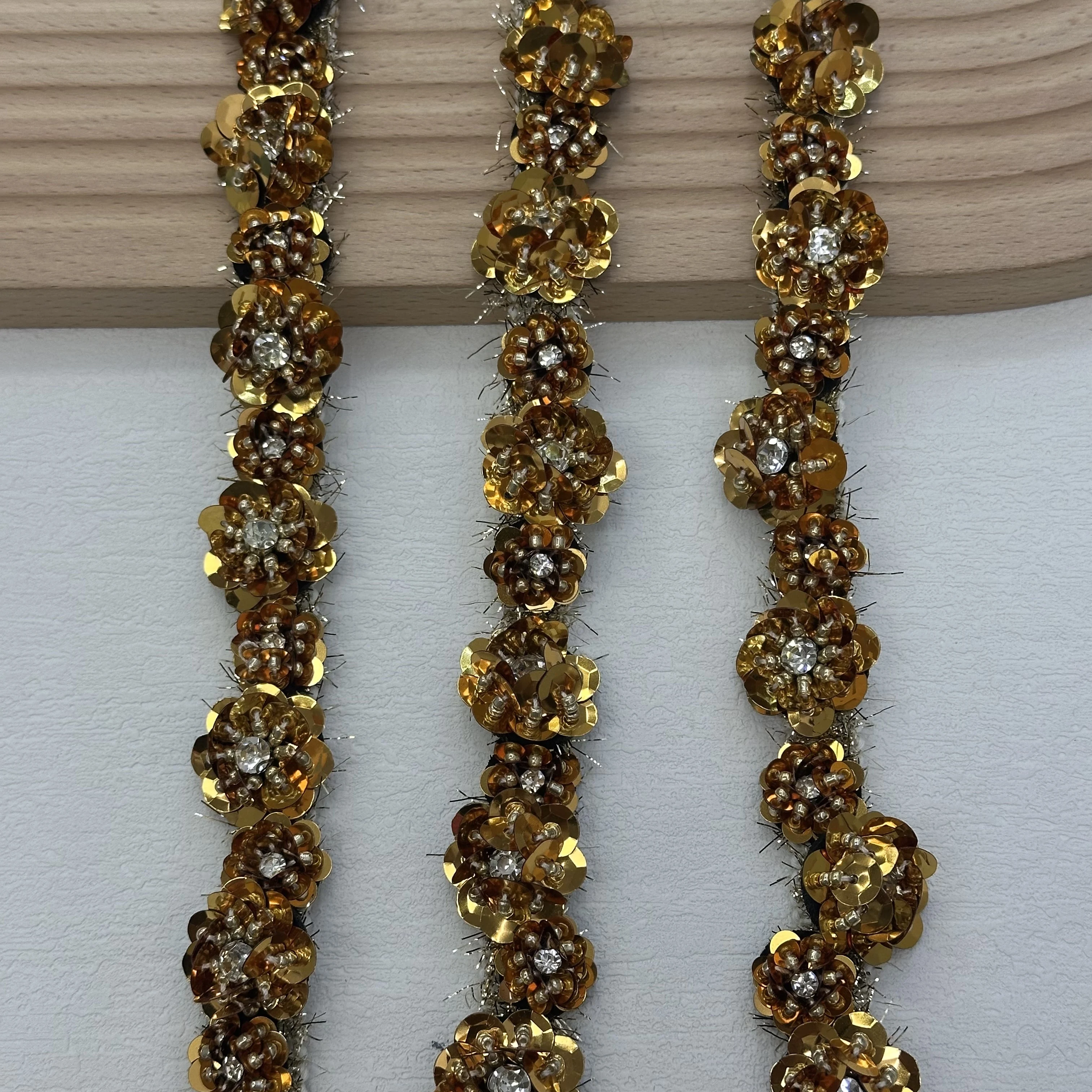 1yard diamond studded sequin bead lace sewing trim,Handmade DIY Clothing collar and cuff decoration lace trim ribbon
1yard diamond studded sequin bead lace sewing trim,Handmade DIY Clothing collar and cuff decoration lace trim ribbon