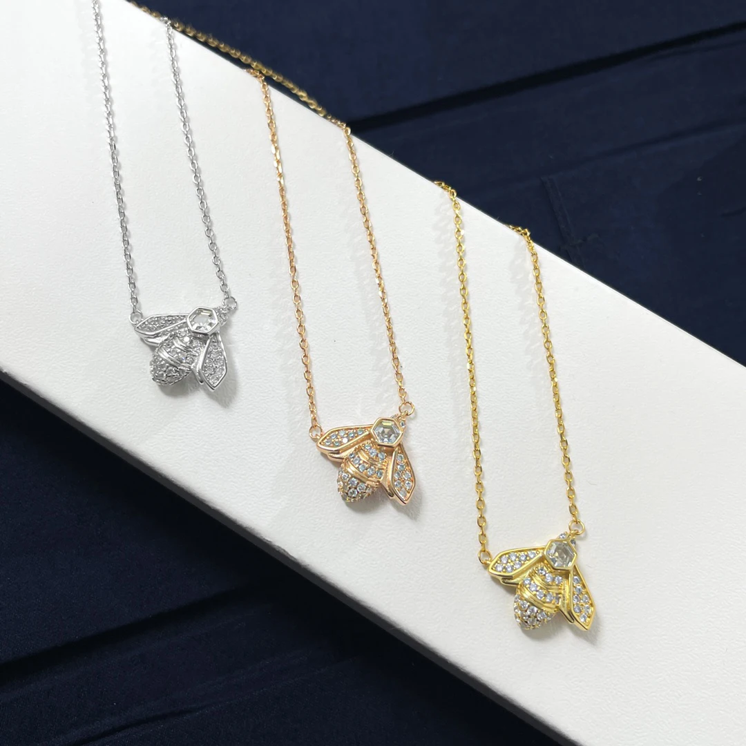 Fashionable new bee-shaped zircon necklace, exquisite jewelry suitable for ladies, perfect holiday gift
Fashionable new bee-shaped zircon necklace, exquisite jewelry suitable for ladies, perfect holiday gift