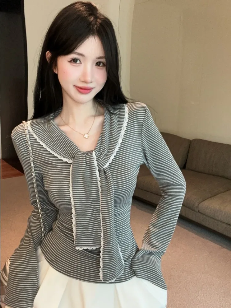 Korean Style Long Sleeve T-Shirt Women's Slim Fit Lace Patchwork Knot Base Layer Inner Wear Top for Autumn
Korean Style Long Sleeve T-Shirt Women's Slim Fit Lace Patchwork Knot Base Layer Inner Wear Top for Autumn