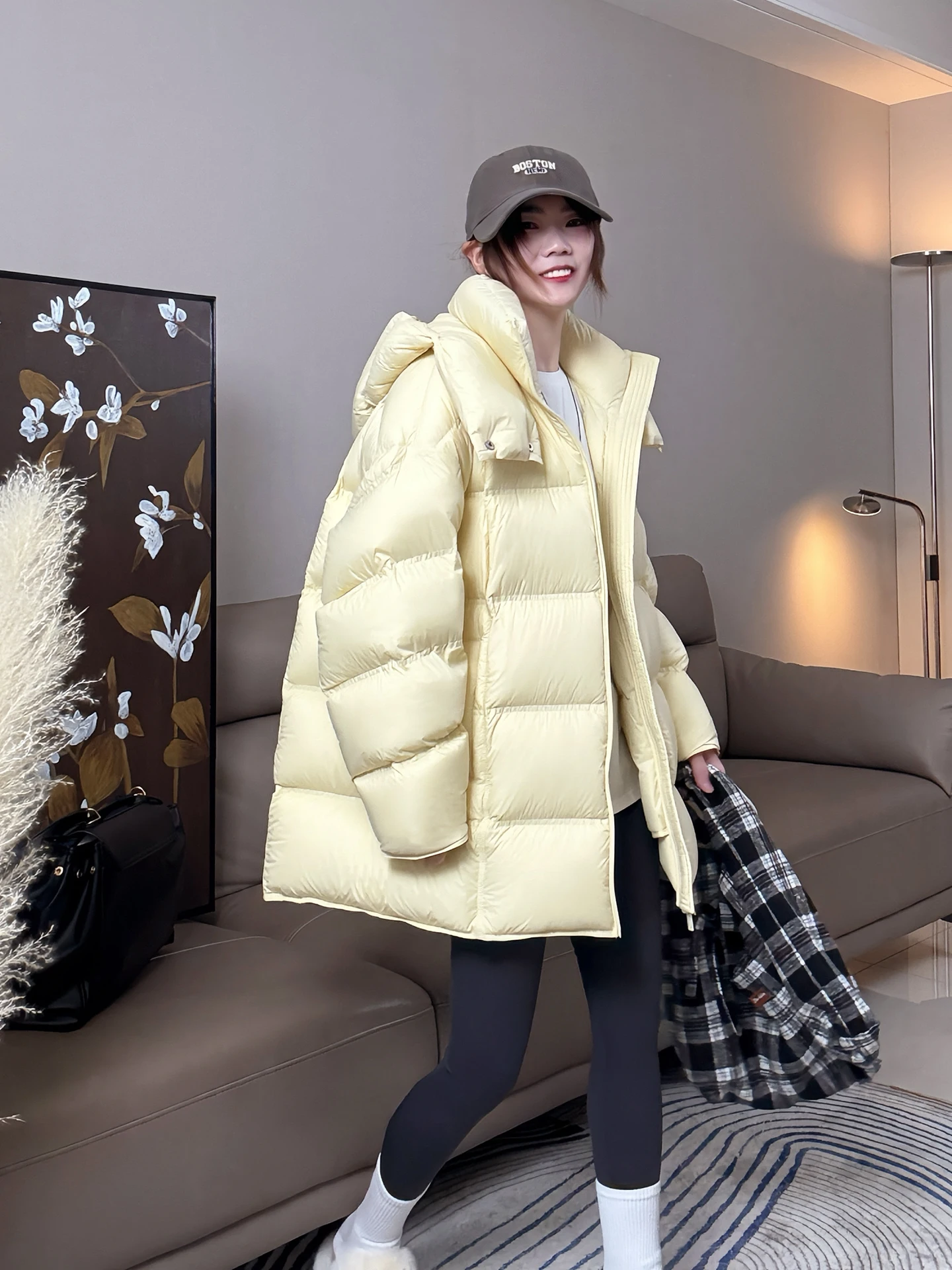 Желтый пуховик женский средней длины, свободный, утепленный, зимний, с капюшоном, теплый, удобный, прочный
Желтый пуховик женский средней длины, свободный, утепленный, зимний, с капюшоном, теплый, удобный, прочный