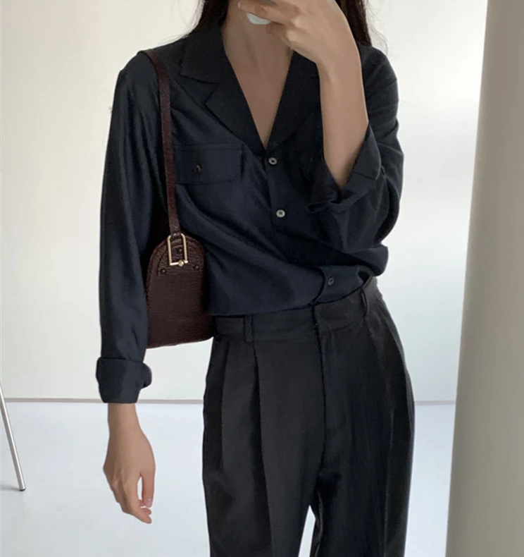 Korean style Vintage Notch Collar Casual Pocket Detail Loose Fit Blouse - Versatile Stylish Shirt
Korean style Vintage Notch Collar Casual Pocket Detail Loose Fit Blouse - Versatile Stylish Shirt