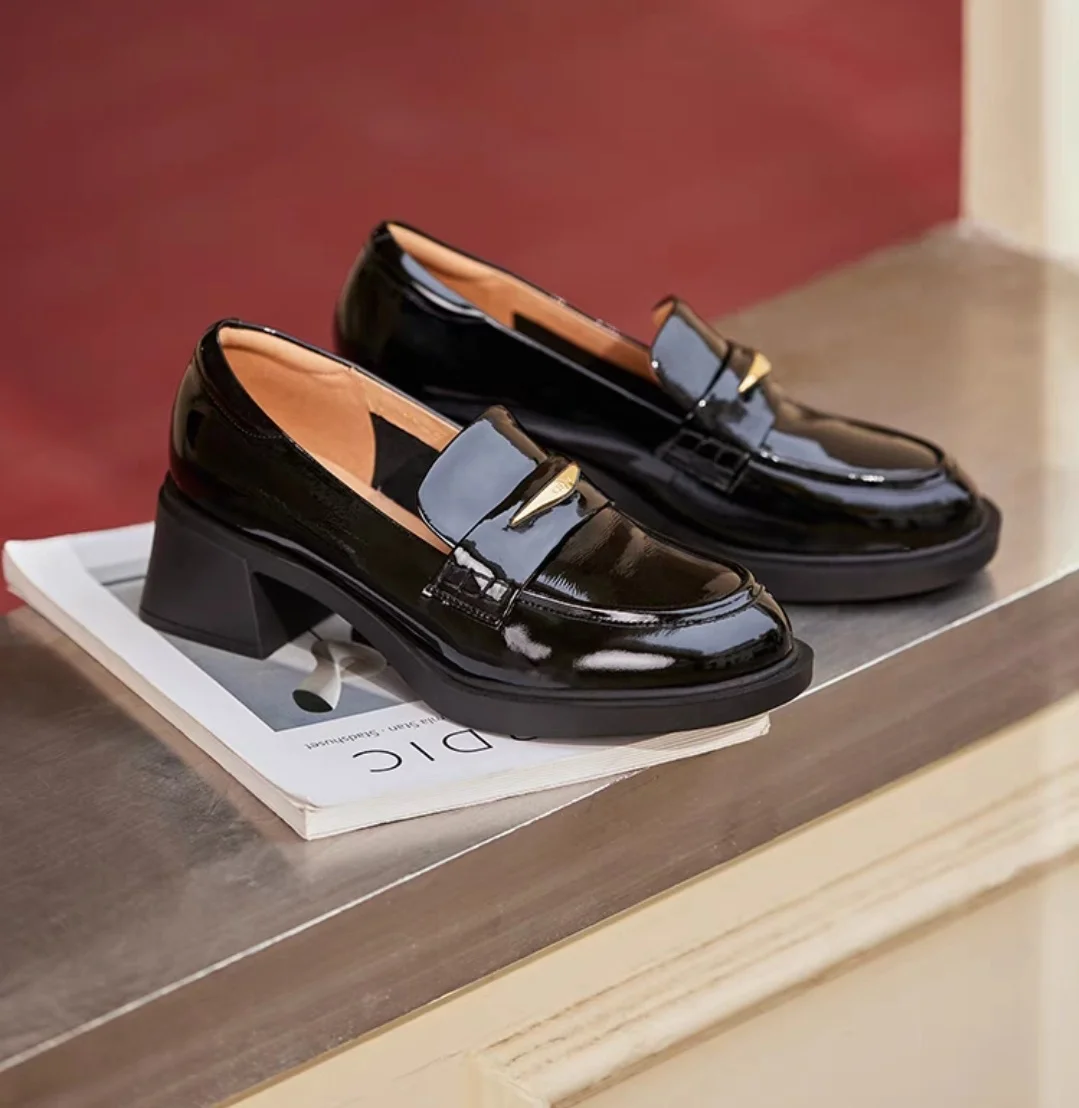 Повседневные женские туфли на среднем каблуке Kiss Faion KA54345 с круглым носком, резиновой подошвой, удобные, на кожаной подкладке, без застежек.
Повседневные женские туфли на среднем каблуке Kiss Faion KA54345 с круглым носком, резиновой подошвой, удобные, на кожаной подкладке, без застежек.