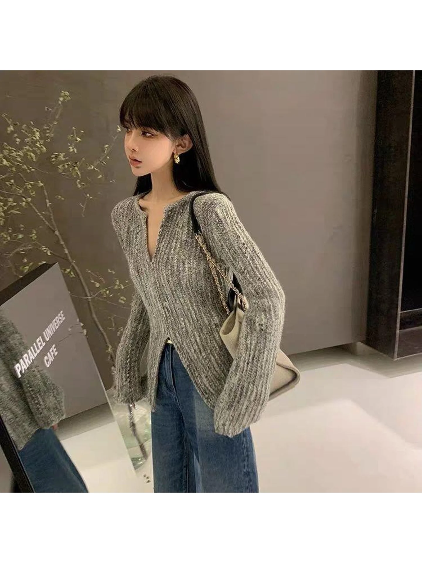 Retro V-Neck Slit Sweater Long Sleeve Slimming Knitted Top for Women Autumn New Style Commute Fashion Straight Cut Knitwear
Retro V-Neck Slit Sweater Long Sleeve Slimming Knitted Top for Women Autumn New Style Commute Fashion Straight Cut Knitwear
