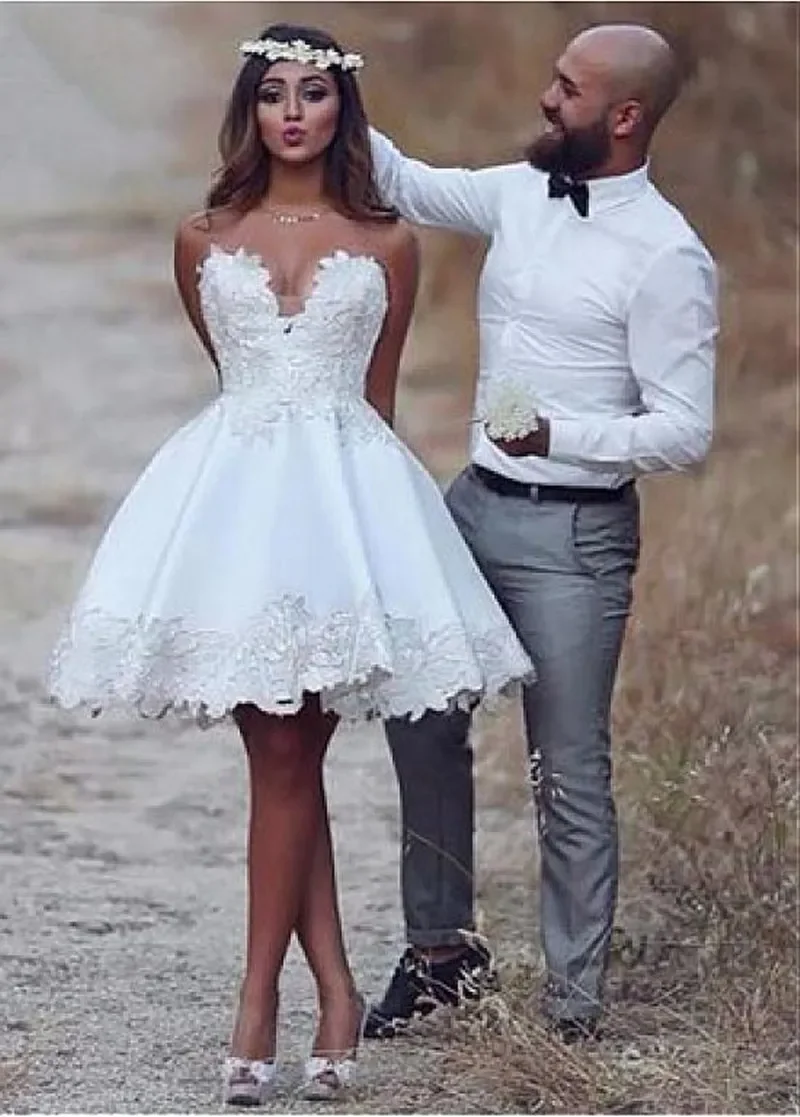 White Lace Appliques Short Wedding Dresses Sweetheart Backless Short Wedding Gowns Boho Bride Dress
White Lace Appliques Short Wedding Dresses Sweetheart Backless Short Wedding Gowns Boho Bride Dress
