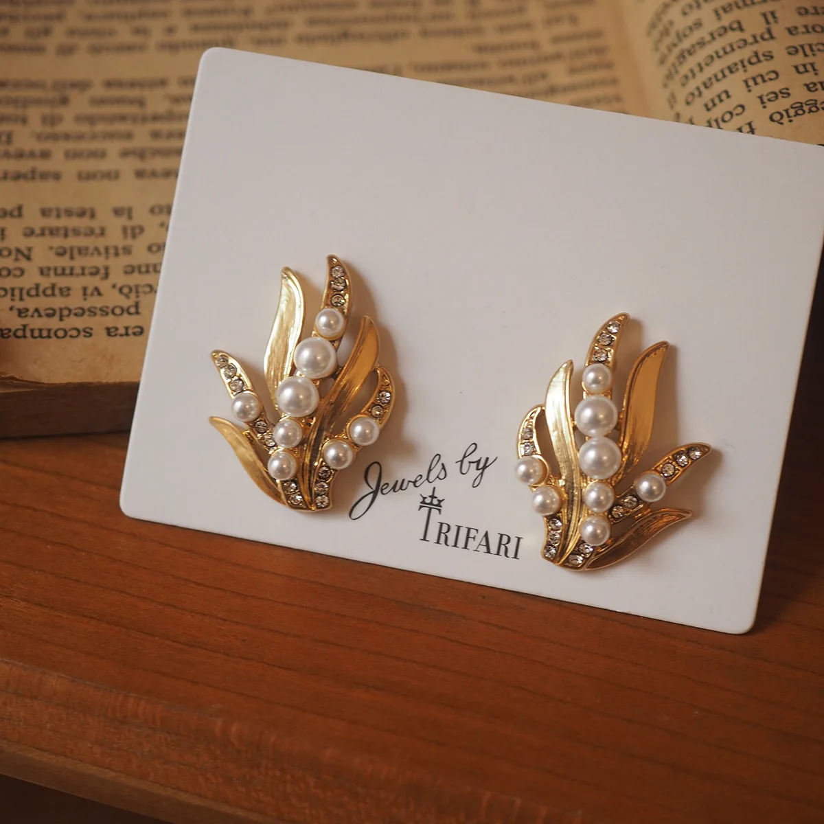 2025 Vintage Chic Pearl Hollow Trifari-Style Botanical Earrings - French-Euro High Luster Nature Gift
2025 Vintage Chic Pearl Hollow Trifari-Style Botanical Earrings - French-Euro High Luster Nature Gift