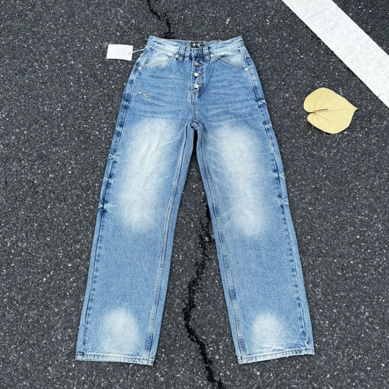 Classic Blue Washed Do Old THUG CLUB Jeans Fashion Button Patterned Jeans for Men Women Casual Pants
Classic Blue Washed Do Old THUG CLUB Jeans Fashion Button Patterned Jeans for Men Women Casual Pants