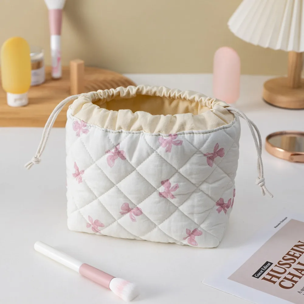 New Vintage Flower Makeup Bag Handbag Drawstring Wash Pouch Large Capacity Cosmetic Storage Bag Female
New Vintage Flower Makeup Bag Handbag Drawstring Wash Pouch Large Capacity Cosmetic Storage Bag Female