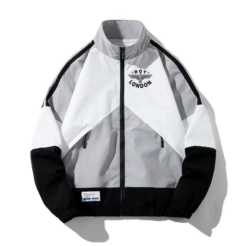 BOY LONDON's new spring and autumn collection features a simple men's jacket, a sporty and casual loose-fitting outerwear for te
BOY LONDON's new spring and autumn collection features a simple men's jacket, a sporty and casual loose-fitting outerwear for te
