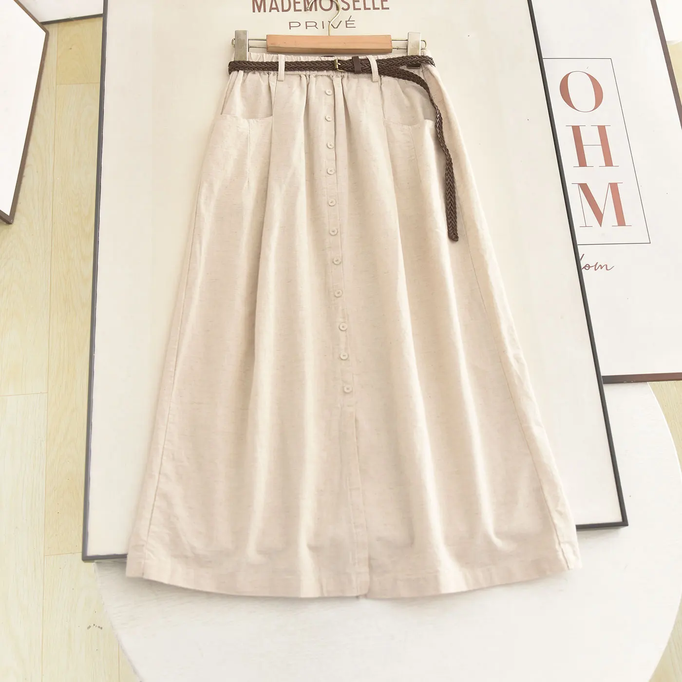 Elegant A-Line Midi Skirt with Slit High Waist Classic Preppy Style Versatile Simple Design for Summer 2026 Ladies Fashion
Elegant A-Line Midi Skirt with Slit High Waist Classic Preppy Style Versatile Simple Design for Summer 2026 Ladies Fashion