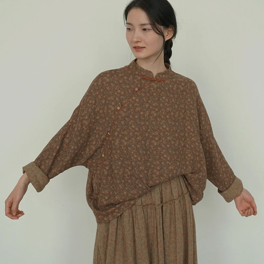 Chinese Oblique Collar Loose Bat Sleeve Blouse Women Pullover Retro Trendy Design Sense Shaped Cotton Floral Button Tang SuitTop
Chinese Oblique Collar Loose Bat Sleeve Blouse Women Pullover Retro Trendy Design Sense Shaped Cotton Floral Button Tang SuitTop