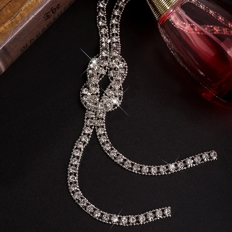 The multi-functional hollowed-out long decorative necklace is a necklace for women's sweaters and fashionable clothing
The multi-functional hollowed-out long decorative necklace is a necklace for women's sweaters and fashionable clothing