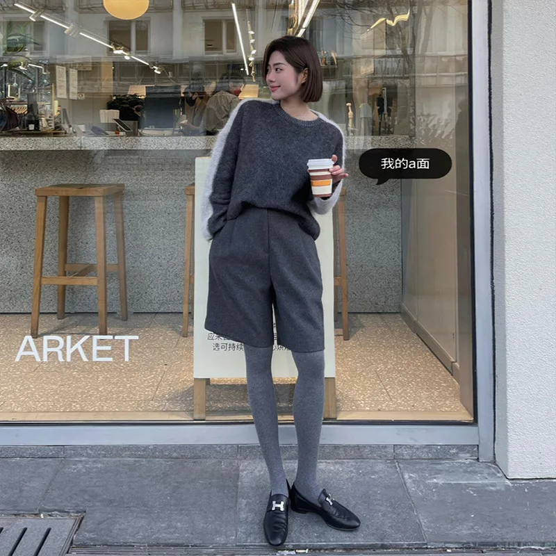 High-waisted woolen shorts for women2025Trendy new winter outerwear for petite individualsaWide-leg pants5Short shorts
High-waisted woolen shorts for women2025Trendy new winter outerwear for petite individualsaWide-leg pants5Short shorts