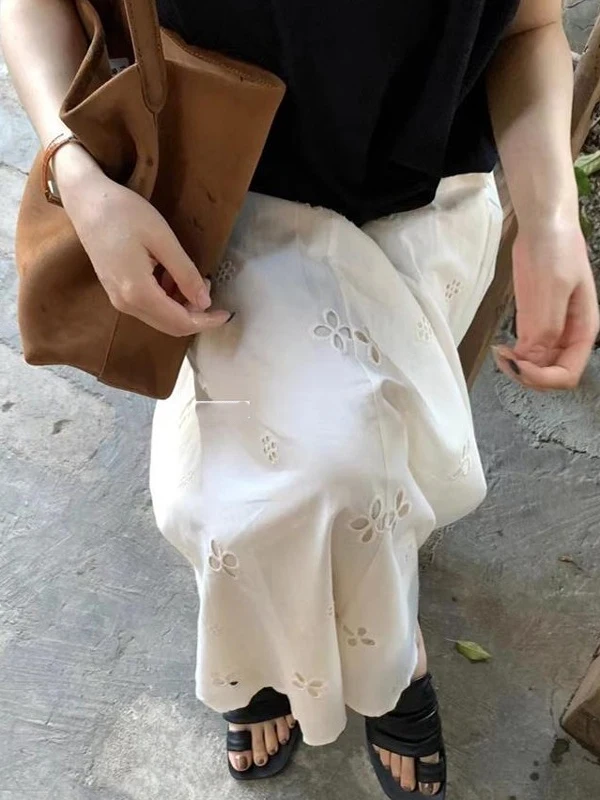 Retro Embroidered A-Line Umbrella Skirt Women's New 2025 High Waist Slim Long Dr Sweet Design Sense Embroidered Skirt
Retro Embroidered A-Line Umbrella Skirt Women's New 2025 High Waist Slim Long Dr Sweet Design Sense Embroidered Skirt