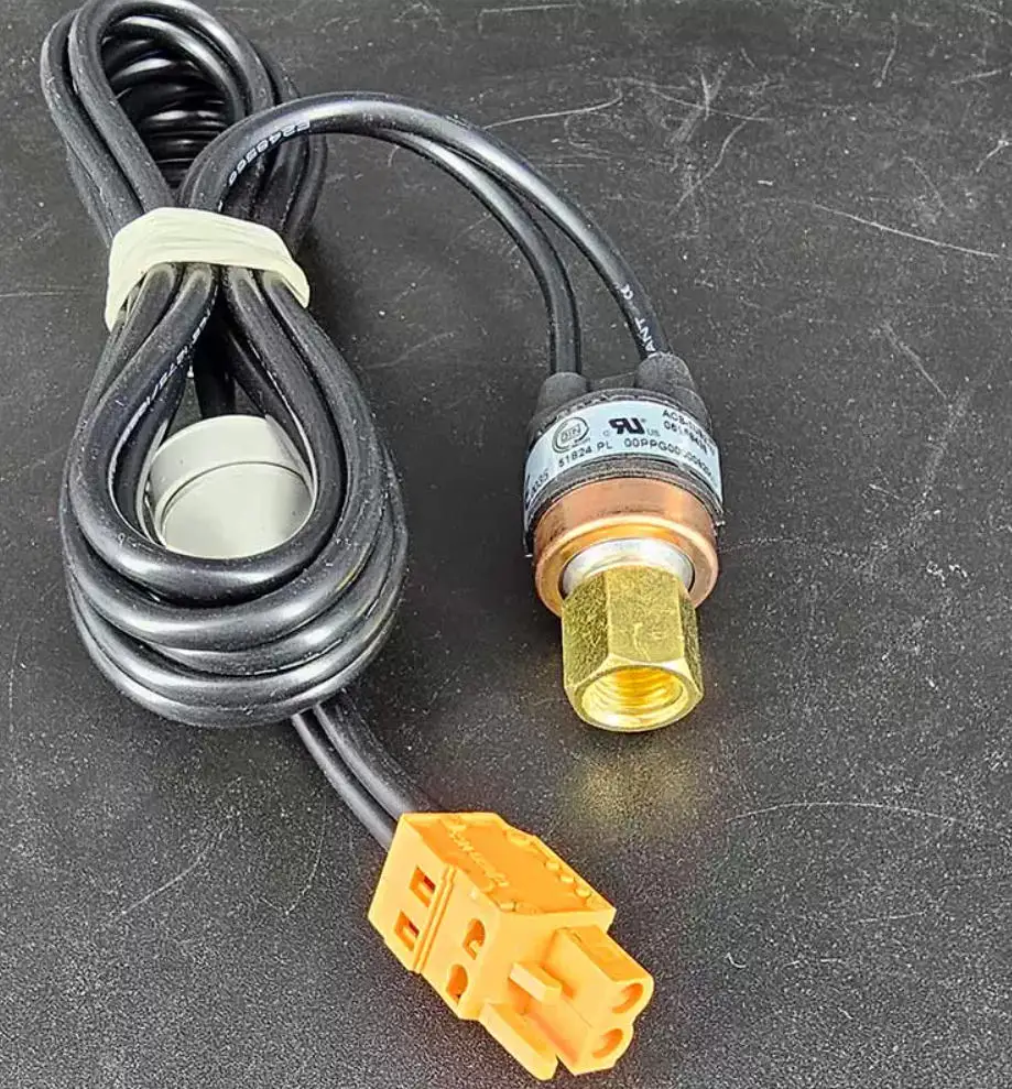 New Carrier 30RBRQ High and Low Pressure Switch Pressure Switch 061F8439 ACB-1UB38W 061F8871 ACB-1UB70W ACB-1UB37W
New Carrier 30RBRQ High and Low Pressure Switch Pressure Switch 061F8439 ACB-1UB38W 061F8871 ACB-1UB70W ACB-1UB37W
