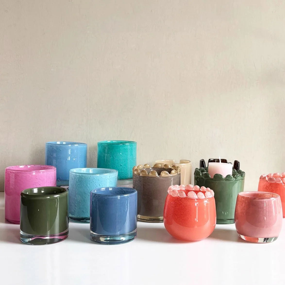 Handmade Glass Material Pen Holder Nordic Retro Style Home Desktop Decoration Small Storage Jar Desktop Trash Can Art Ornaments
Handmade Glass Material Pen Holder Nordic Retro Style Home Desktop Decoration Small Storage Jar Desktop Trash Can Art Ornaments