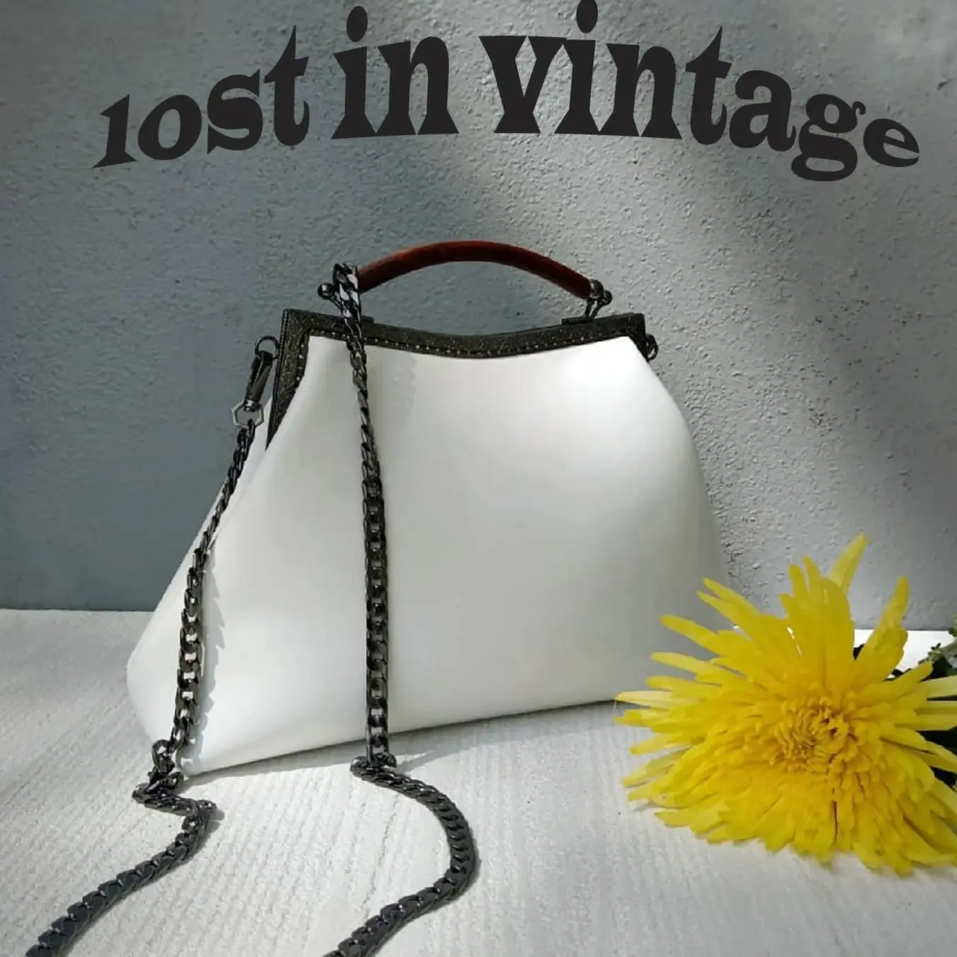 Lost in Vintage Большая кожаная сумка Aretificial с антикварным металлическим каркасом, отверстием для замка поцелуя и верхней ручкой черепахи 28x20x8 см
Lost in Vintage Большая кожаная сумка Aretificial с антикварным металлическим каркасом, отверстием для замка поцелуя и верхней ручкой черепахи 28x20x8 см